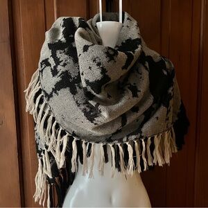 DKNY Women’s Reversible Abstract Pattern Scarf Wrap in Black and Cream